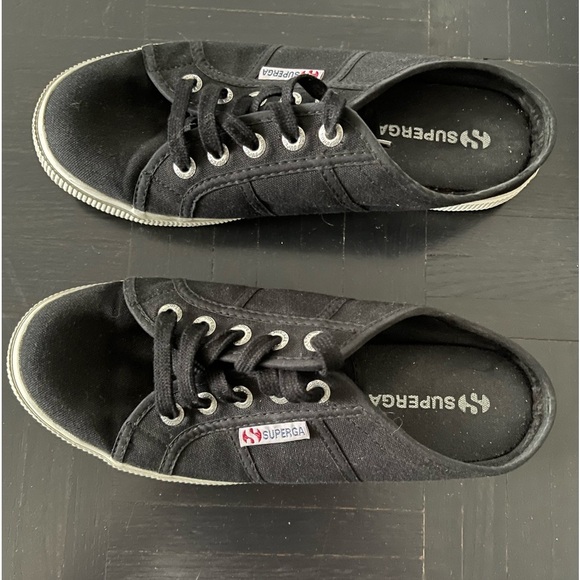 Superga Slip On Sneaker Size 7. - Picture 1 of 3